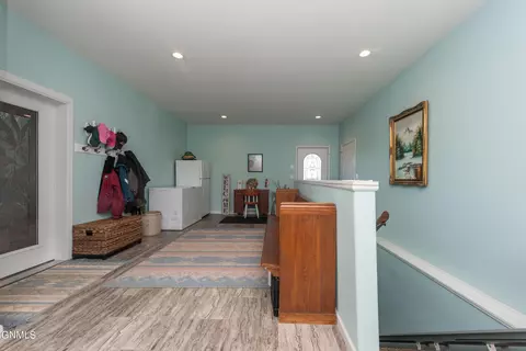 Entry Way - 411 2nd St W, Regent, ND 58650 photo 2 of 8