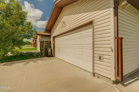 2002 E Capitol Ave, Bismarck, ND 58501 photo 57