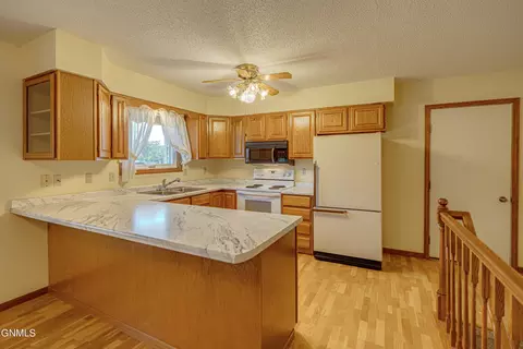 2002 E Capitol Ave, Bismarck, ND 58501 photo 4