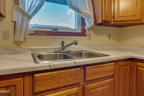 2002 E Capitol Ave, Bismarck, ND 58501 photo 7