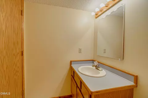 2002 E Capitol Ave, Bismarck, ND 58501 photo 50