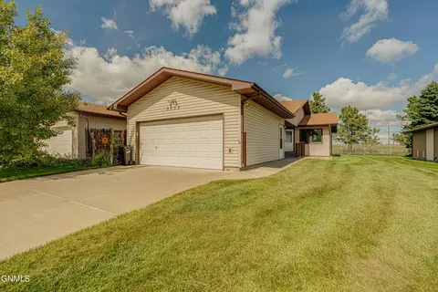 2002 E Capitol Ave, Bismarck, ND 58501