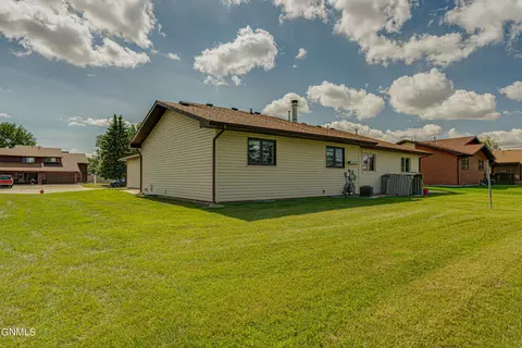2002 E Capitol Ave, Bismarck, ND 58501 photo 65