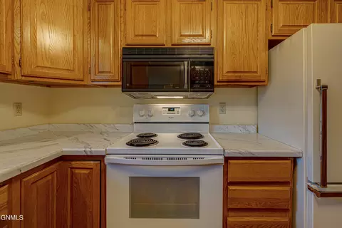 2002 E Capitol Ave, Bismarck, ND 58501 photo 8