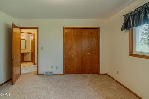 2002 E Capitol Ave, Bismarck, ND 58501 photo 23