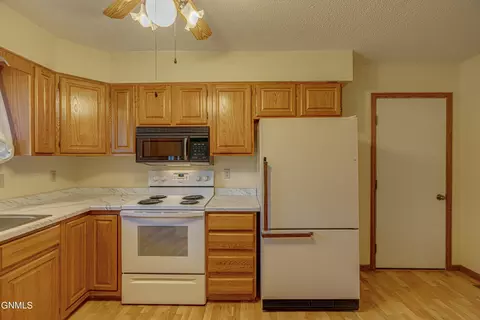2002 E Capitol Ave, Bismarck, ND 58501 photo 5