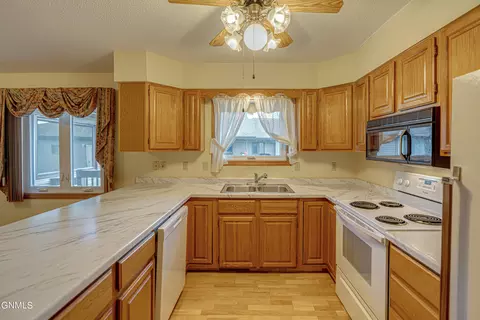 2002 E Capitol Ave, Bismarck, ND 58501 photo 6