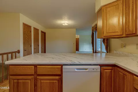 2002 E Capitol Ave, Bismarck, ND 58501 photo 9