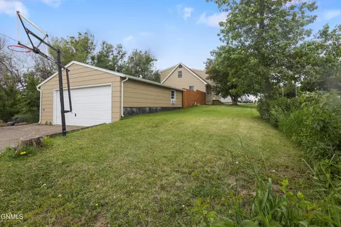 602 11th St E, Williston, ND 58801 photo 44