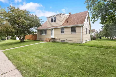 602 11th St E, Williston, ND 58801