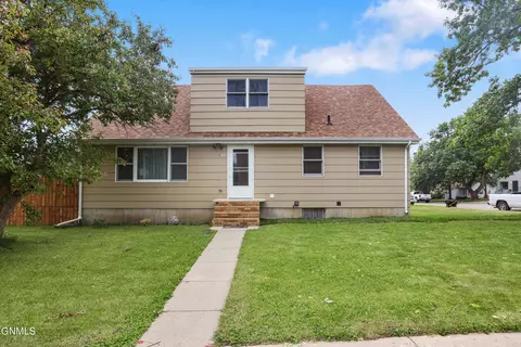602 11th St E, Williston, ND 58801 photo 3