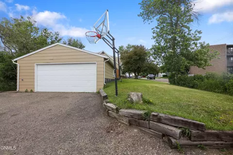 602 11th St E, Williston, ND 58801 photo 43