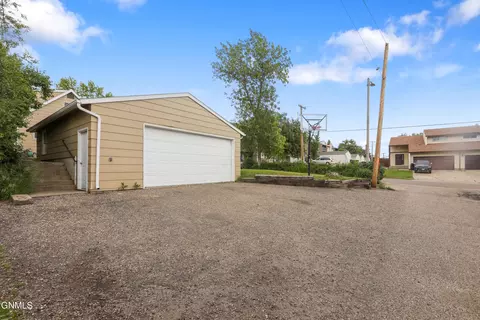 602 11th St E, Williston, ND 58801 photo 42