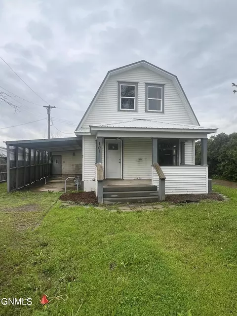 101 3rd St, Epping, ND 58843