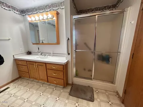 501 4th St SW, Bowman, ND 58623 photo 11