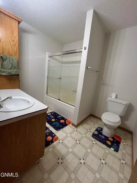 501 4th St SW, Bowman, ND 58623 photo 13