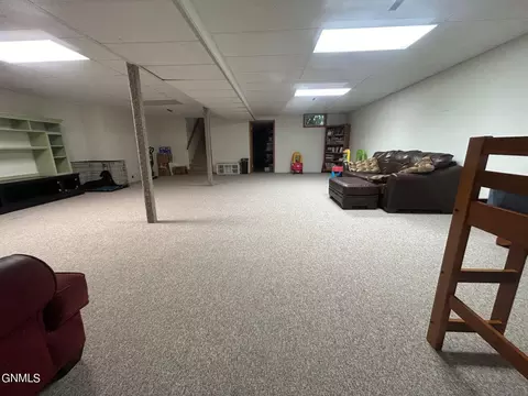 501 4th St SW, Bowman, ND 58623 photo 6