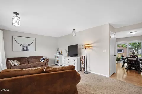 10 5th Ave NE, Garrison, ND 58540 photo 9