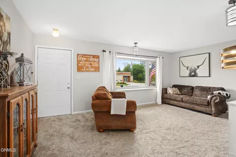 10 5th Ave NE, Garrison, ND 58540 photo 8