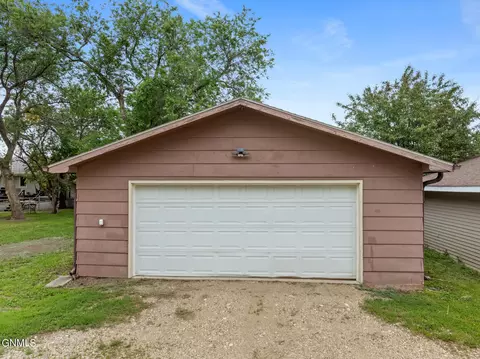 10 5th Ave NE, Garrison, ND 58540 photo 29