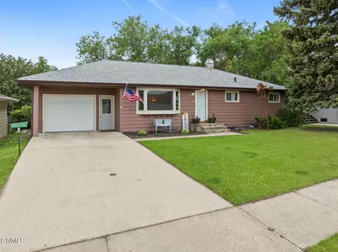 10 5th Ave NE, Garrison, ND 58540