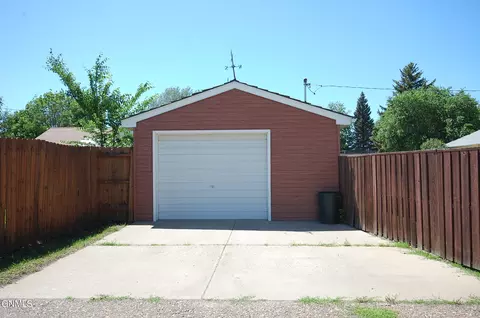 916 3rd St SW, Sidney, MT 59270 photo 3