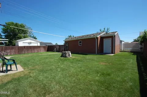 916 3rd St SW, Sidney, MT 59270 photo 5