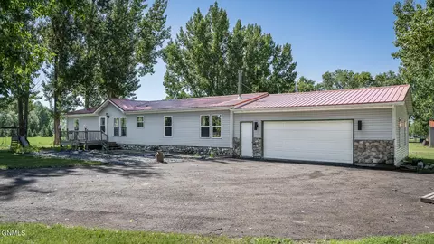 6437 Kingswood Rd, Bismarck, ND 58501