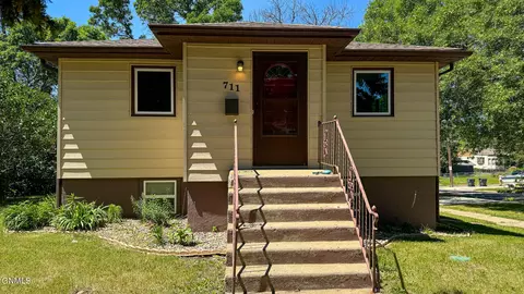 711 5th Ave NW, Mandan, ND 58554