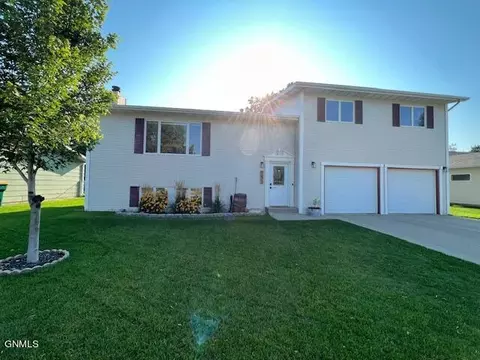 1631 Wichita Dr, Bismarck, ND 58504