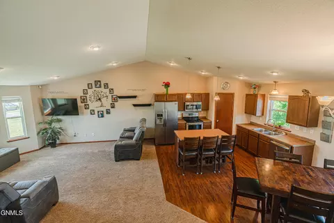 6140 Edgerly Ln, Lincoln, ND 58504 photo 11