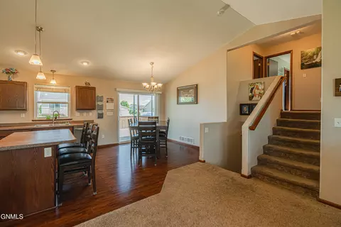 6140 Edgerly Ln, Lincoln, ND 58504 photo 9