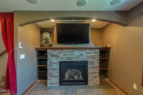 6140 Edgerly Ln, Lincoln, ND 58504 photo 4