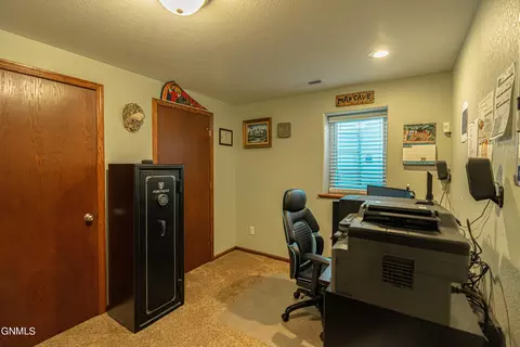 6140 Edgerly Ln, Lincoln, ND 58504 photo 35