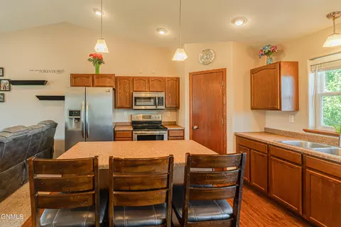 6140 Edgerly Ln, Lincoln, ND 58504 photo 12