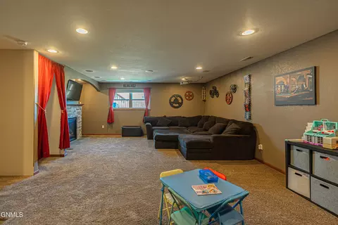 6140 Edgerly Ln, Lincoln, ND 58504 photo 28