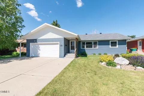 1034 N 29th St, Bismarck, ND 58501