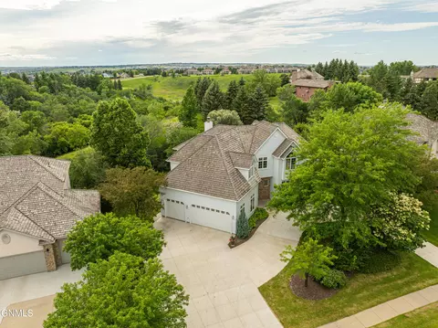 2724 Domino Dr, Bismarck, ND 58503