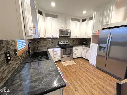 Kitchen - 3311 36th St W, Williston, ND 58801 photo 3 of 4