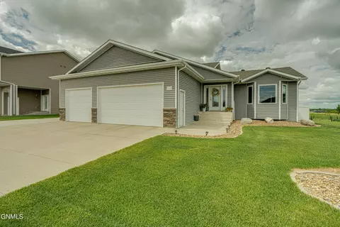 1112 Lasalle Dr W, Bismarck, ND 58503
