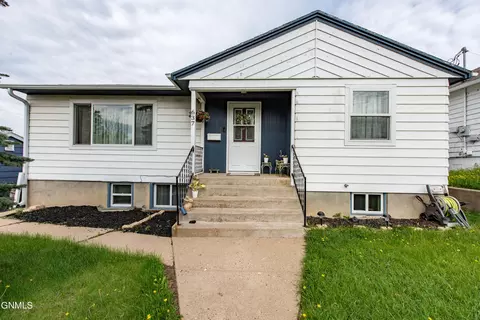 637 4th Ave W, Dickinson, ND 58601