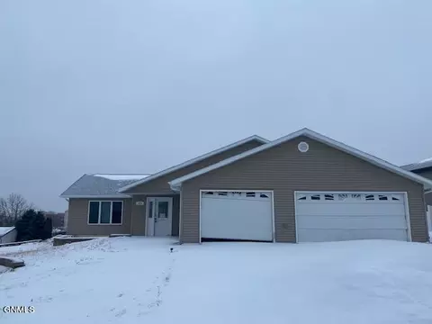 Exterior - 1471 4th Ave E, Dickinson, ND 58601 photo 7 of 7
