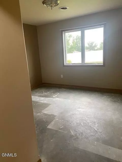 Bedroom - 1471 4th Ave E, Dickinson, ND 58601 photo 2 of 3