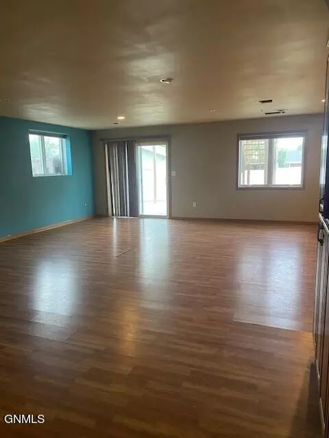 Living - 1471 4th Ave E, Dickinson, ND 58601 photo 7 of 7