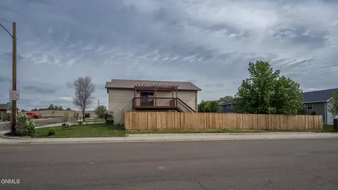 908 16th Ave E, Dickinson, ND 58601 photo 27