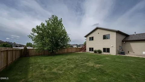 908 16th Ave E, Dickinson, ND 58601 photo 26