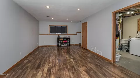 908 16th Ave E, Dickinson, ND 58601 photo 17