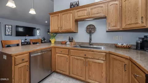 908 16th Ave E, Dickinson, ND 58601 photo 7