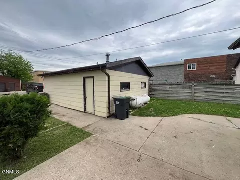 204 Collins Ave, Mandan, ND 58554 photo 22