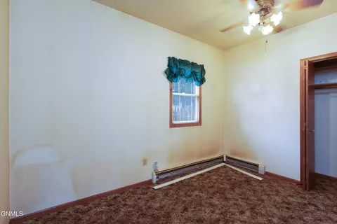 204 Collins Ave, Mandan, ND 58554 photo 8